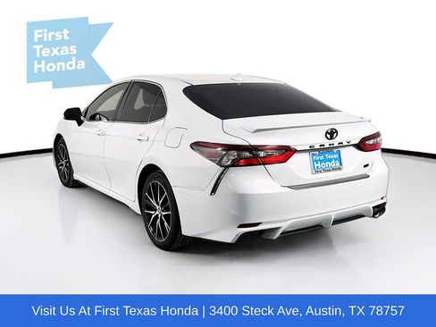 Used 2024 Toyota Camry SE image 6