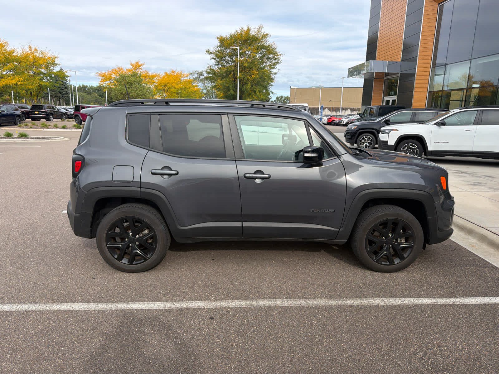 Used 2023 Jeep Renegade Altitude w/ Convenience Group I AWD/4WD image 2