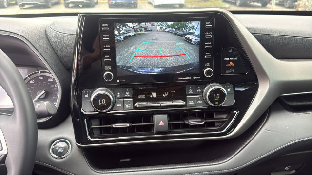 Used 2022 Toyota Highlander XLE FWD image 25