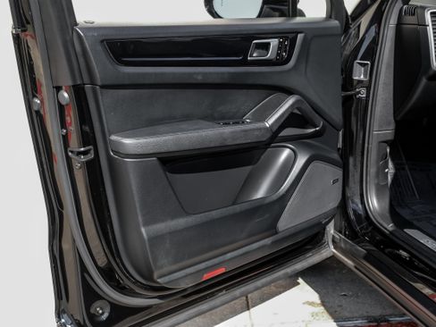 Used 2020 Porsche Cayenne S image 40