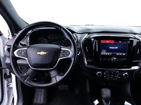 Used 2023 Chevrolet Traverse LT w/ LPO, Cargo Package FWD image 5