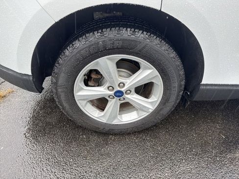 Used 2016 Ford Edge SE image 9