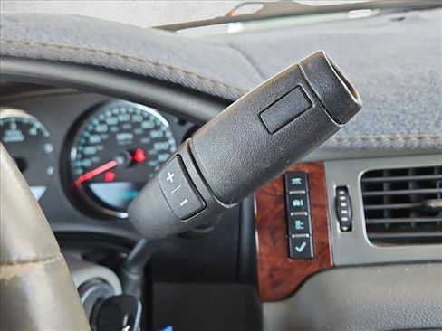 Used 2011 GMC Yukon SLT w/ SLT-2 Equipment Package AWD/4WD image 18