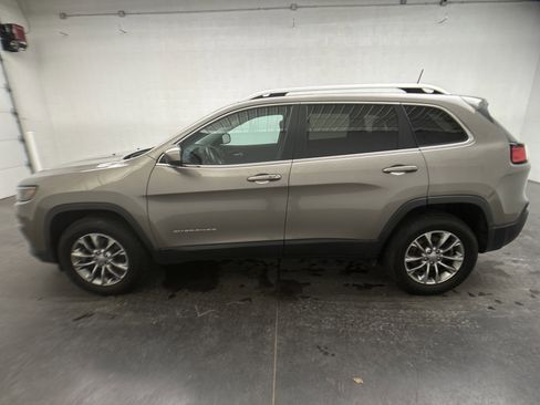 Used 2019 Jeep Cherokee Latitude Plus w/ Comfort/Convenience Group image 5