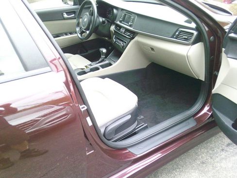 Used 2016 Kia Optima LX image 16