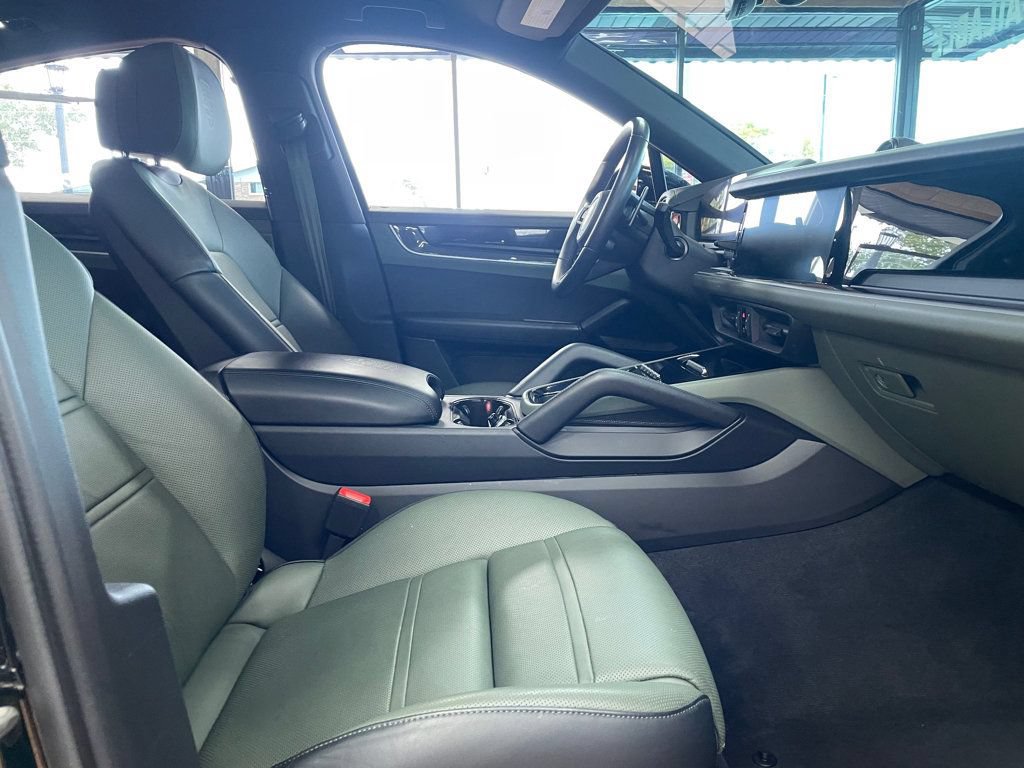 Used 2025 Porsche Cayenne S AWD/4WD image 27