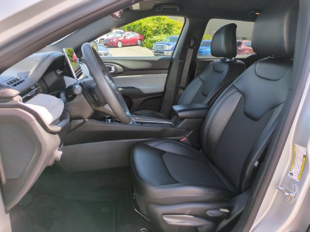 Used 2024 Jeep Compass Latitude AWD/4WD image 7
