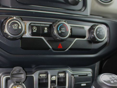 Used 2018 Jeep Wrangler Unlimited Sport S image 33