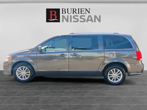 Used 2019 Dodge Grand Caravan SXT FWD image 2
