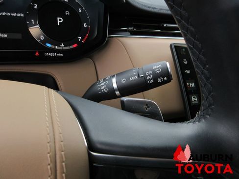 Used 2024 Land Rover Range Rover Sport SE image 18