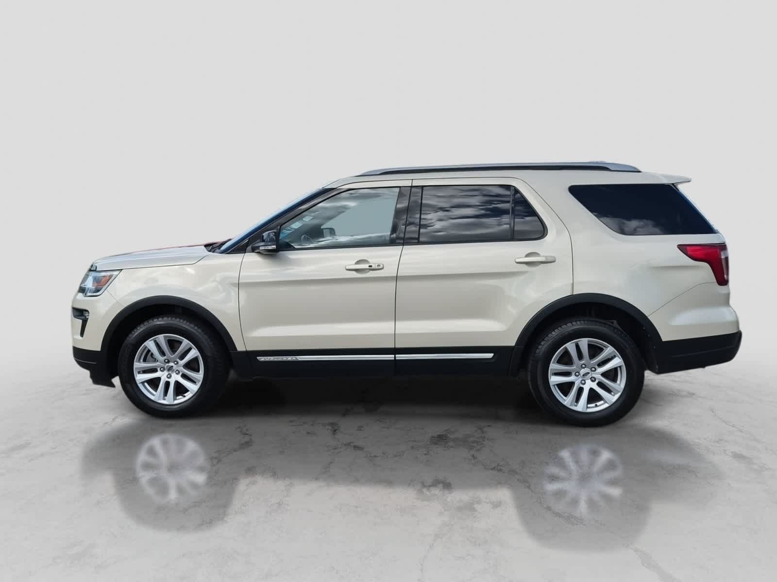 Used 2018 Ford Explorer XLT w/ Equipment Group 202A AWD/4WD image 5
