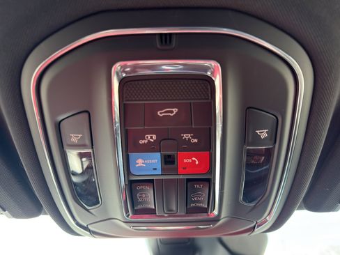 Used 2023 Jeep Grand Cherokee L Laredo AWD/4WD image 23