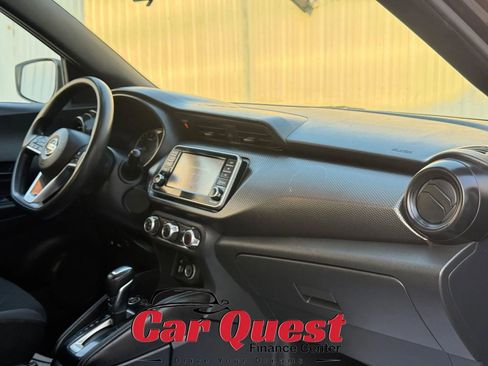 Used 2019 Nissan Kicks S image 14