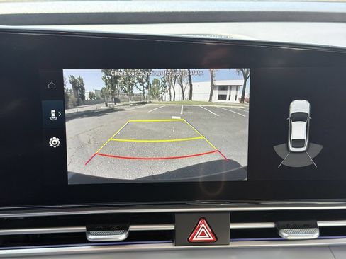 Used 2022 Hyundai Elantra Limited FWD image 25