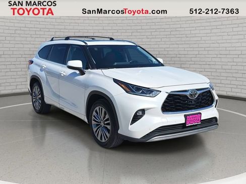 Used 2020 Toyota Highlander Platinum image 3