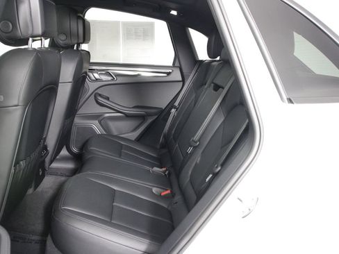 Certified 2026 Porsche Macan AWD/4WD image 33