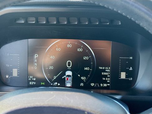 Used 2017 Volvo XC90 T5 Momentum w/ Vision Package image 11