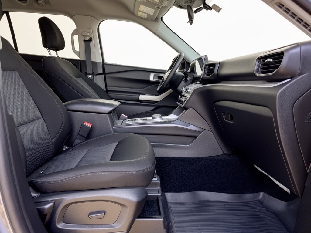 Used 2024 Ford Explorer XLT RWD image 30