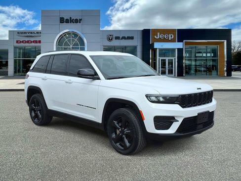 Used 2023 Jeep Grand Cherokee Altitude AWD/4WD image 1