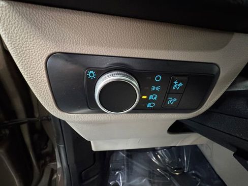 Used 2020 Ford Escape SE image 22