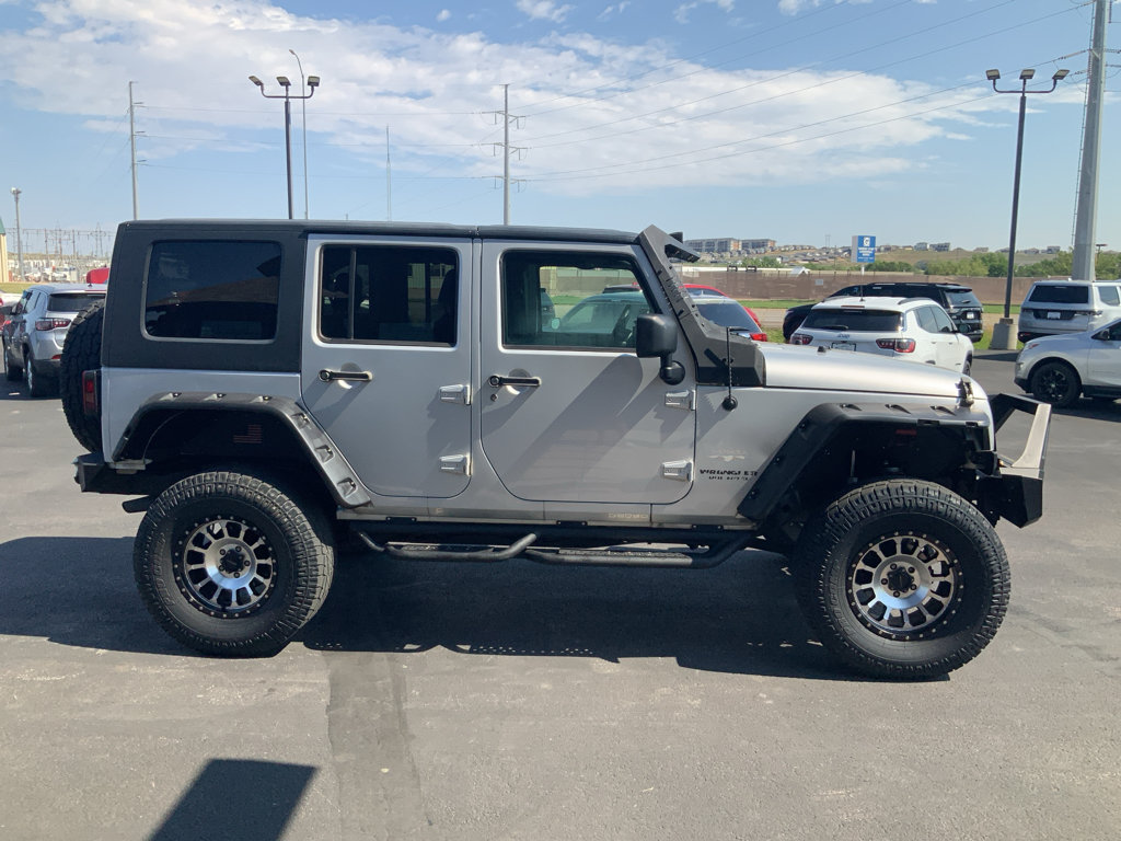 Used 2008 Jeep Wrangler Unlimited Sahara w/ Dual Top Group AWD/4WD image 5