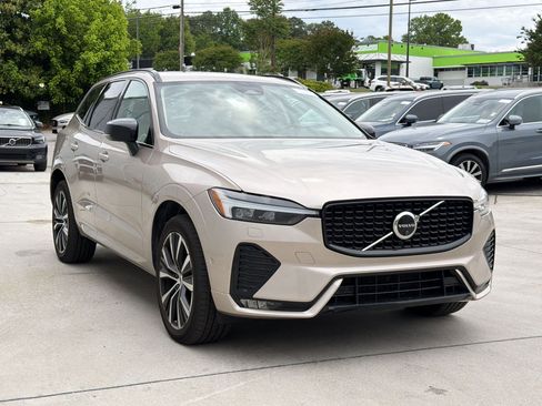Used 2024 Volvo XC60 B5 Plus w/ Protection Package Premier AWD/4WD image 7