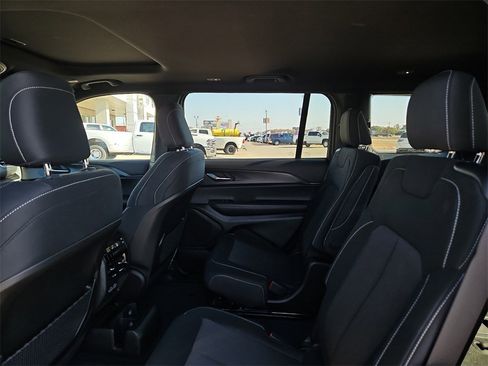 New 2025 Jeep Grand Cherokee L Laredo w/ Luxury Tech Group I image 18