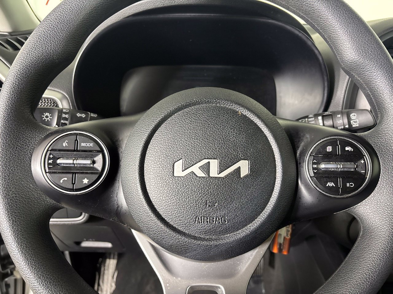 Used 2025 Kia Soul LX w/ LX Technology Package FWD image 14