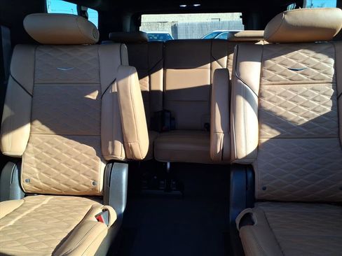 Certified 2023 Cadillac Escalade ESV Sport w/ Touring Package image 39