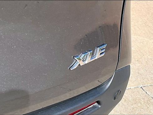 Used 2025 Toyota Sienna XLE FWD image 10