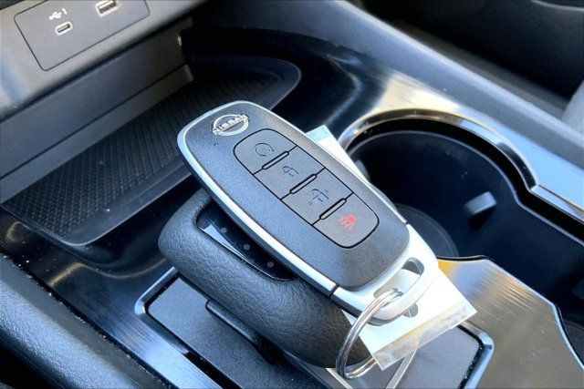 Used 2023 Nissan Rogue SV AWD/4WD image 10