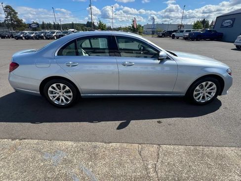 Used 2017 Mercedes-Benz E 300 4MATIC image 7