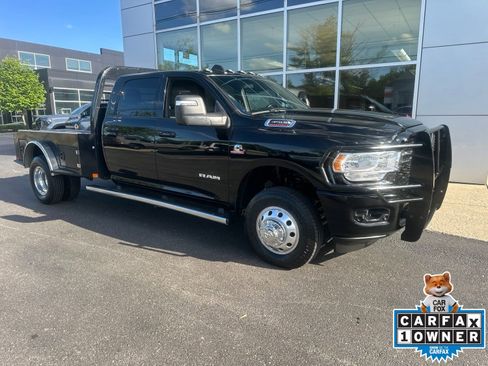 Used 2024 RAM 3500 Big Horn w/ Safety Group AWD/4WD image 1