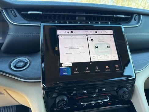 Used 2022 Jeep Grand Cherokee Limited w/ Luxury Tech Group II image 5