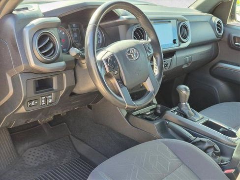 Used 2017 Toyota Tacoma TRD Sport w/ Tow Package RWD image 10