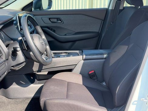 Used 2023 Nissan Rogue S FWD image 4