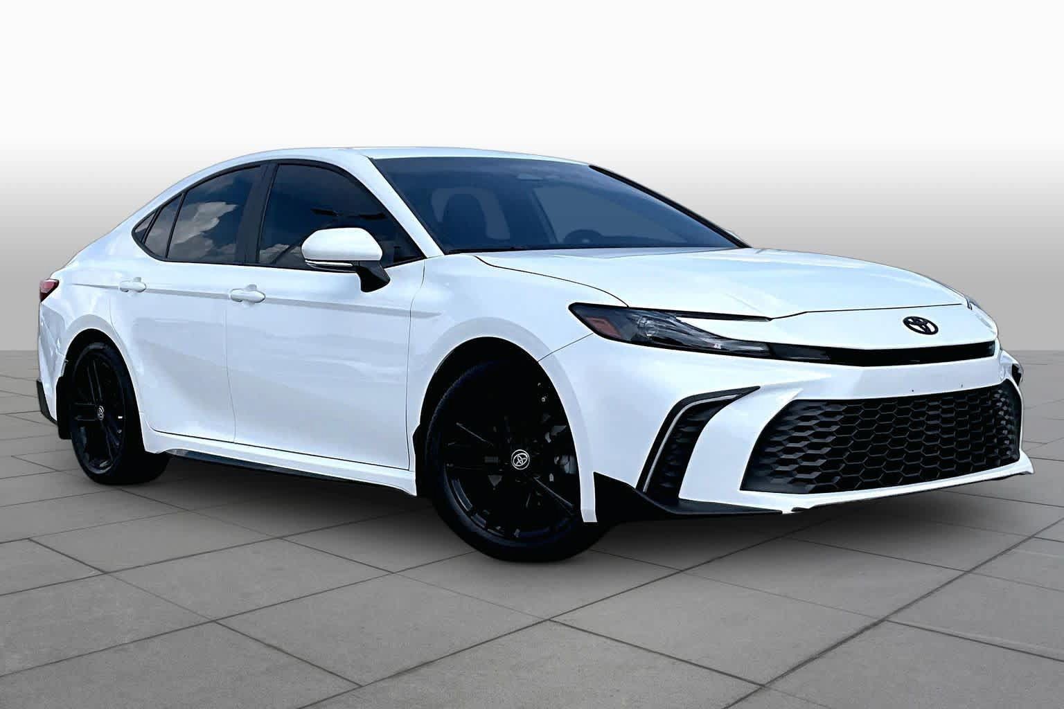 Used 2026 Toyota Camry SE w/ Convenience Package FWD image 3