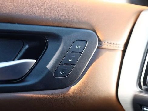 Certified 2025 Nissan Pathfinder Platinum FWD image 24