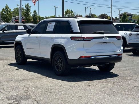 Used 2024 Jeep Grand Cherokee Laredo w/ Luxury Tech Group I AWD/4WD image 6