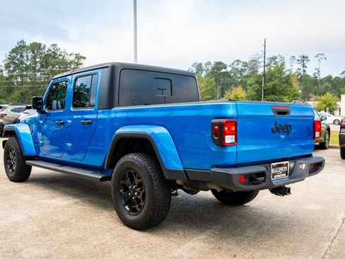Used 2021 Jeep Gladiator Willys image 4