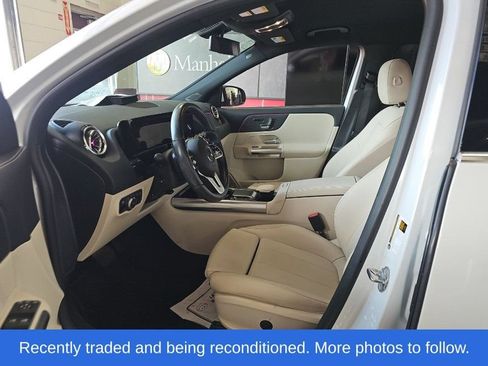 Used 2023 Mercedes-Benz GLA 250 4MATIC w/ Premium Package image 3