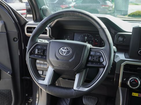 Used 2025 Toyota Tacoma SR5 AWD/4WD image 32