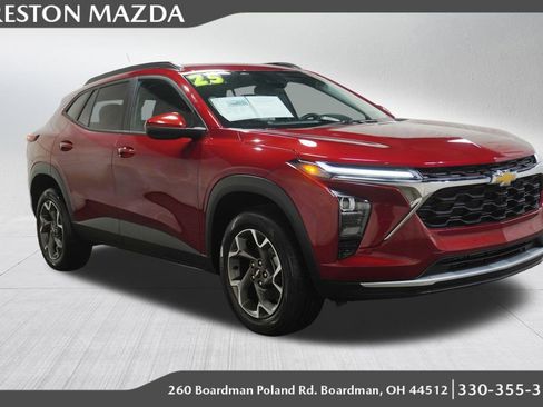 Used 2025 Chevrolet Trax LT w/ Driver Confidence Package FWD image 1