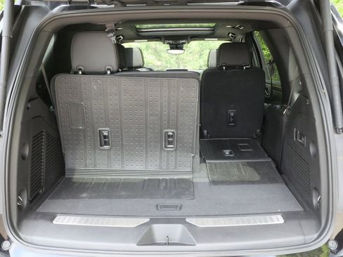 Used 2023 Chevrolet Tahoe Premier AWD/4WD image 31