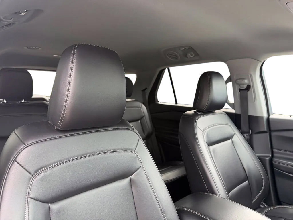 Used 2024 Ford Explorer XLT AWD/4WD image 26