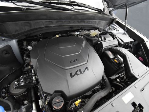 Used 2024 Kia Telluride EX w/ EX Captain's Chair Package image 16