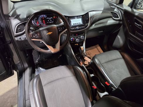 Used 2017 Chevrolet Trax LT w/ LT Convenience Package AWD/4WD image 27