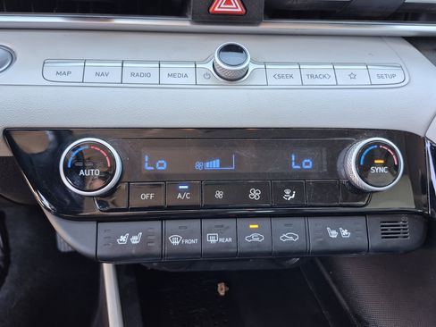 Used 2023 Hyundai Elantra Limited FWD image 31