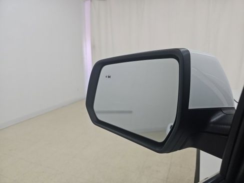 Used 2023 GMC Acadia SLE w/ Driver Convenience Package image 13