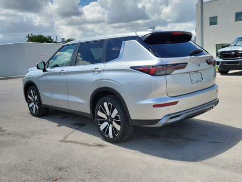 Used 2025 Mitsubishi Outlander SE FWD image 7